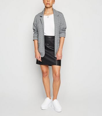 Petite Black Leather-Look Mini Skirt New Look