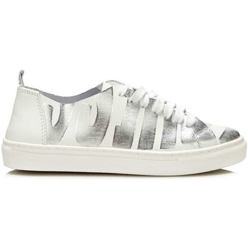 Guess FLOHR2 LEP12 women's Shoes (Trainers) in Silver