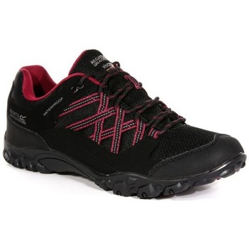 Regatta Edgepoint III Waterproof Walking Shoes Black women's Sports Trainers (Shoes) in Black