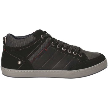 Wrangler WM172121 men's Shoes (Trainers) in Black