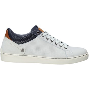 Wrangler WM91021A men's Shoes (Trainers) in White