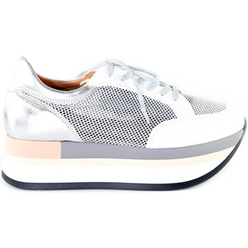 Grace Shoes 331009 women's Shoes (Trainers) in Silver. Sizes available:2.5,3.5,4.5,5.5,6.5,7.5,8.5