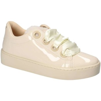 Guess FLURN3 PAF12 women's Shoes (Trainers) in White