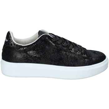 Lotto T7440 women's Shoes (Trainers) in Black