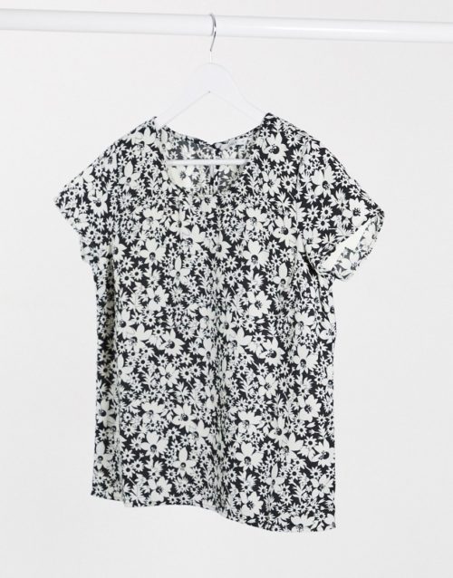 Only Ophelia short sleeve blouse in white