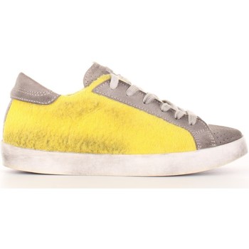 Two Star 2SD507 Low Sneakers Woman Giallo women's Shoes (Trainers) in Yellow. Sizes available:7.5